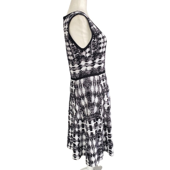 Carmen Marc Valvo Stretch Knit
Sweater Midi Dress Black White Print Medium - Picture 8 of 15